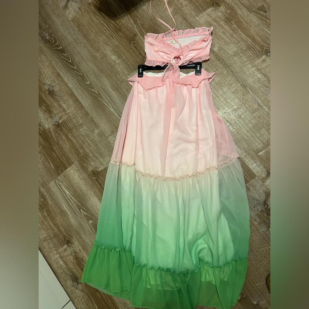 Fancy D boutique, main strip “Laura” Ombre ruffle detail
Cut out maxi dress - Picture 7 of 12